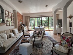 Lobby sitting area - Dietrichsteinerhof Apartments & Rooms (Finkenstein am Faaker See)