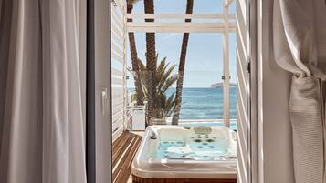 Hochwertige Bettwaren, Minibar, Zimmersafe, Schreibtisch