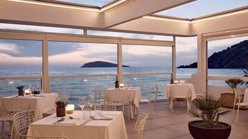 Frühstück, Mittagessen, Abendessen, Blick auf den Strand