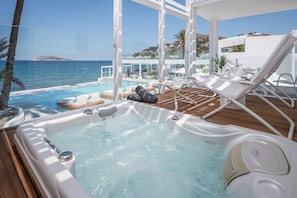 Sunset Suite, Sea View with Outdoor Jacuzzi | Tina de hidromasaje privada