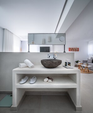 Superior-Doppelzimmer, Meerblick | Hochwertige Bettwaren, Minibar, Zimmersafe, Schreibtisch