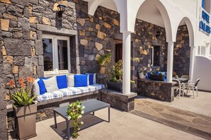 Front of property - Cyclades (Santorini)