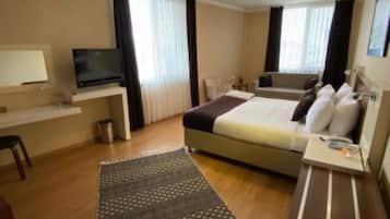 Deluxe Room | Minibar, in-room safe, desk, laptop workspace