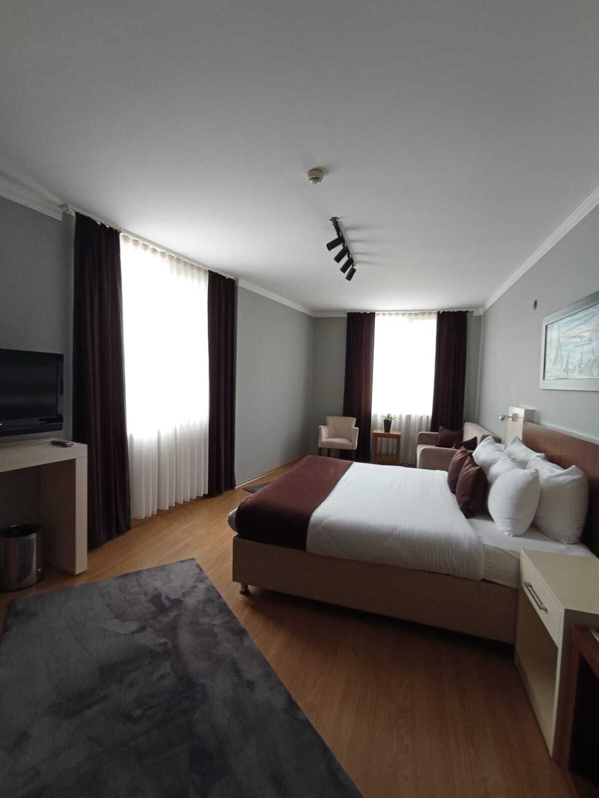 minibar, in-room safe, desk, laptop workspace