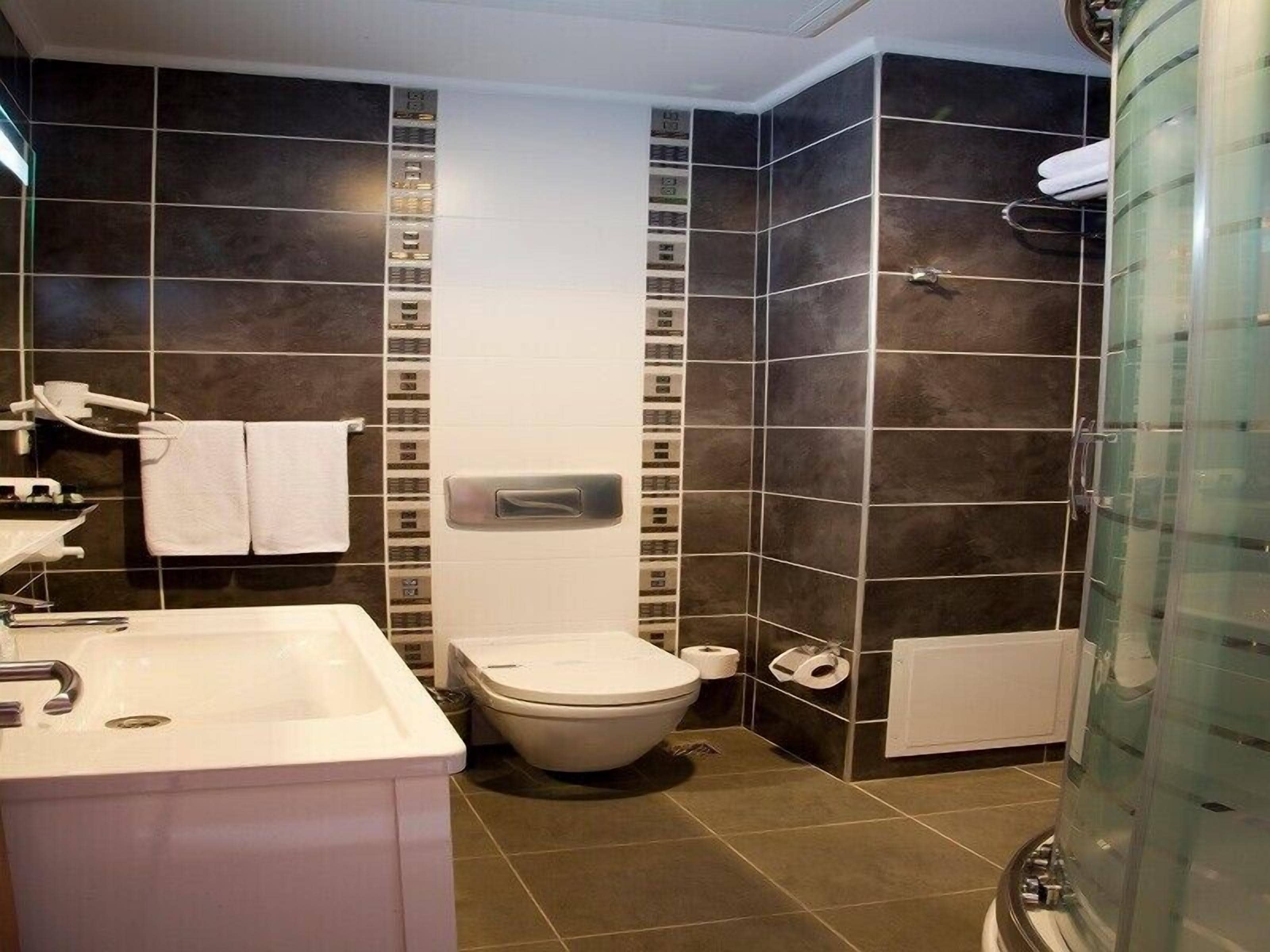 shower, free toiletries, hair dryer, slippers