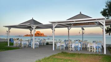 Lunch and dinner served, Greek cuisine