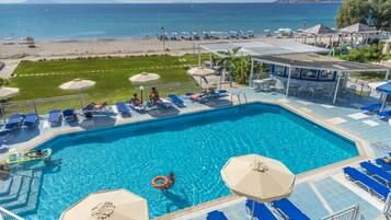 Outdoor pool, pool umbrellas, sun loungers