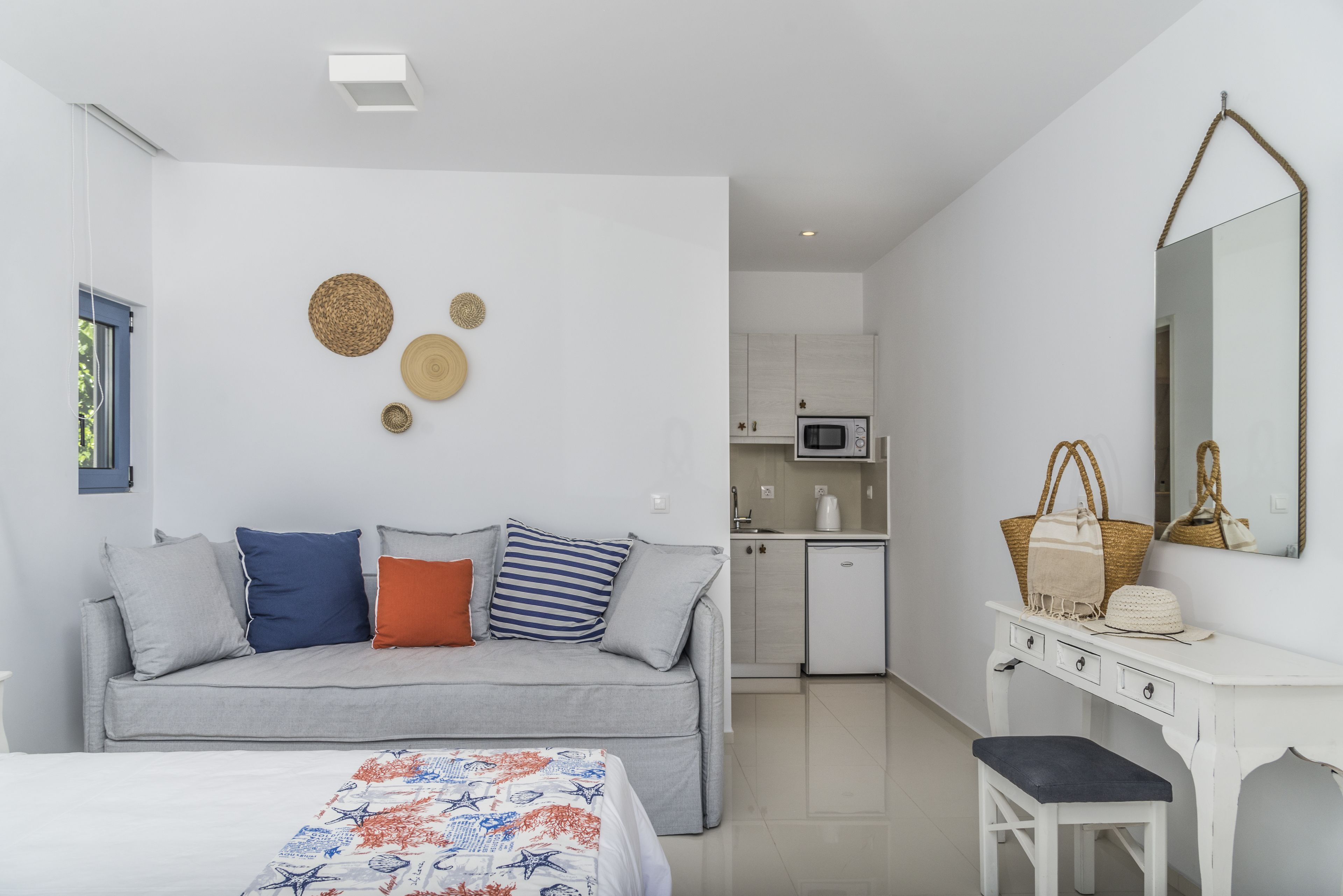 studio suite | living area | led tv