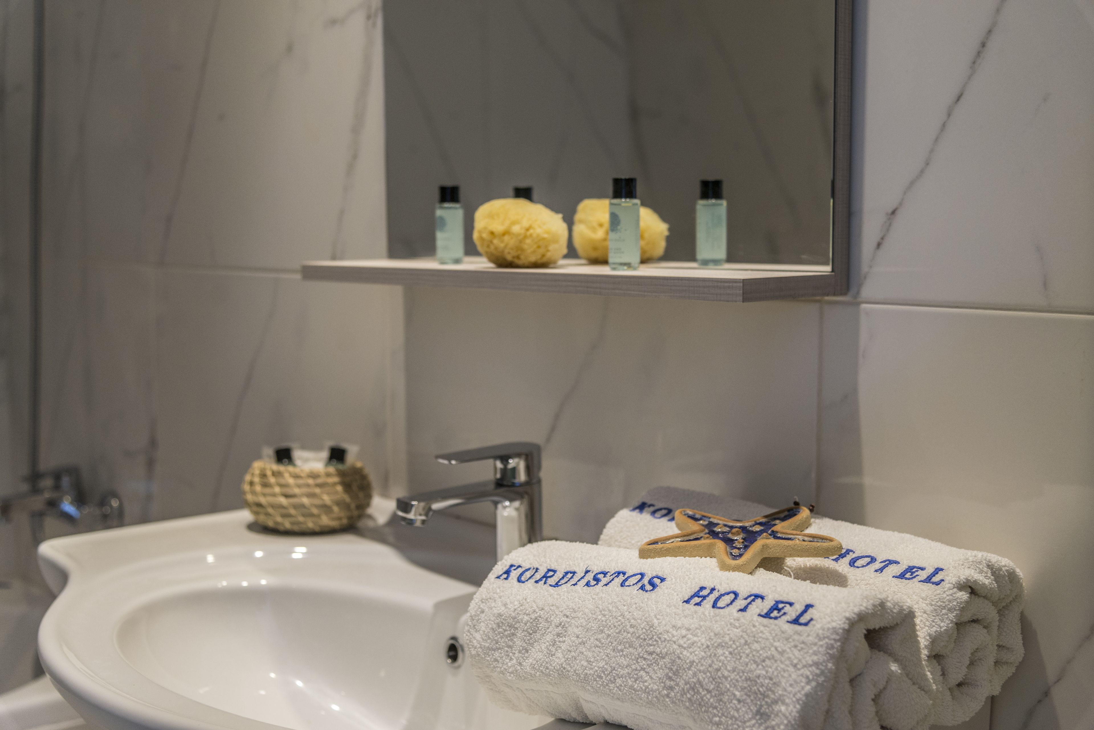 studio suite | bathroom amenities | shower, free toiletries, hair dryer, towels