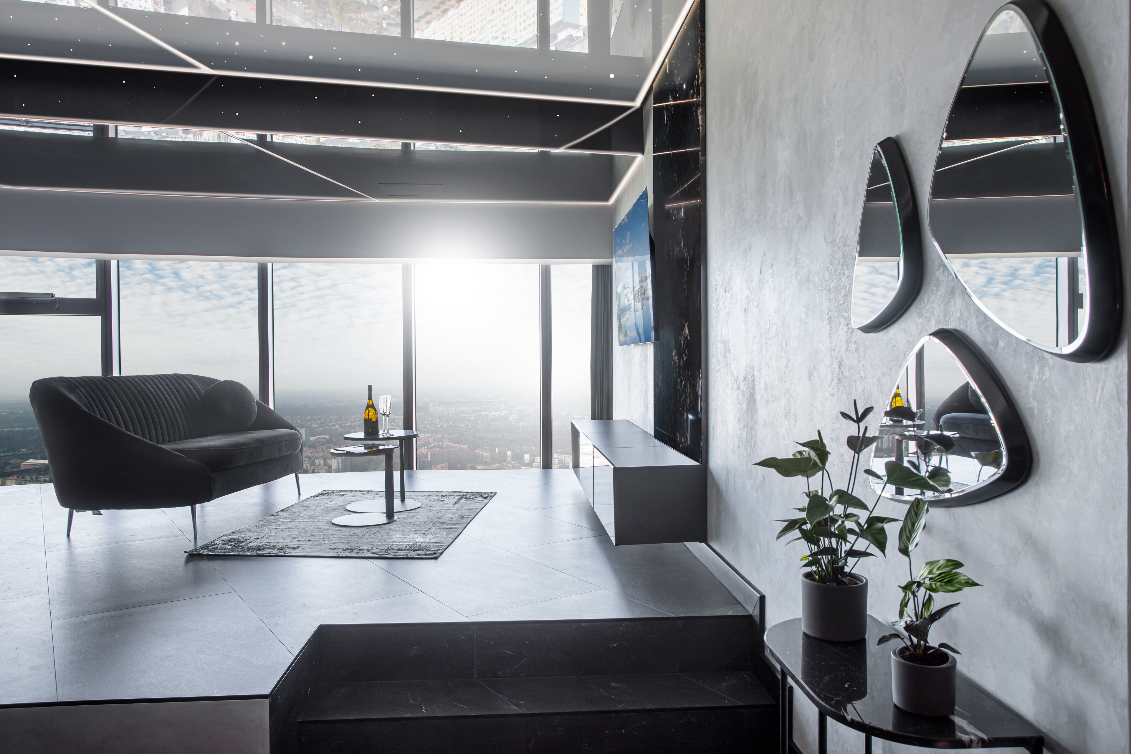 deluxe suite with jetted tub | 1 bedroom, individually decorated, soundproofing, iron/ironing board