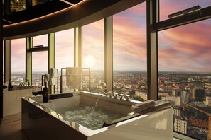 Deluxe Suite with Jetted Tub