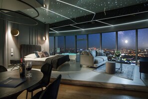 Deluxe Suite with Jetted Tub