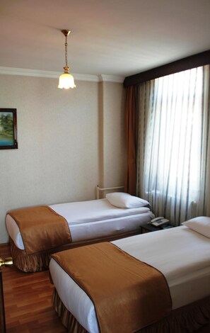 In-room safe, desk, iron/ironing board, free WiFi - Saban Acikgoz Hotel (Edirne)