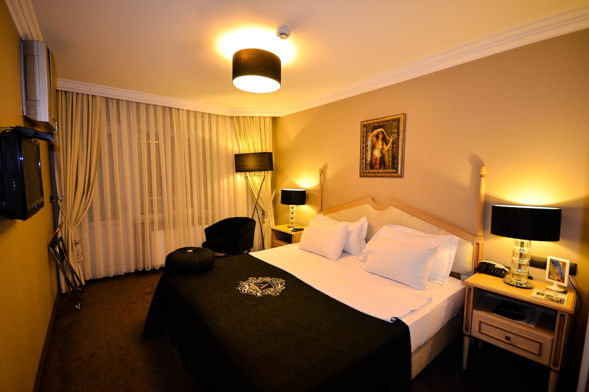 Premium bedding, minibar (some free items), in-room safe, soundproofing