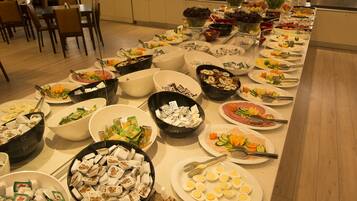 Free daily buffet breakfast