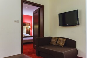 Leilighet – basic, 2 soverom | Oppholdsrom | Flatskjerm-TV