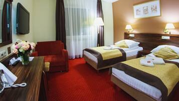 Caja de seguridad en la habitación y escritorio