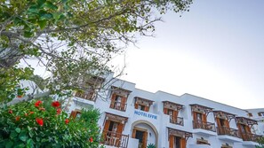 Exterior - Effie (Patmos)