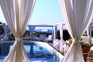 Outdoor pool, sun loungers - Porto Scoutari Romantic Hotel (Patmos)