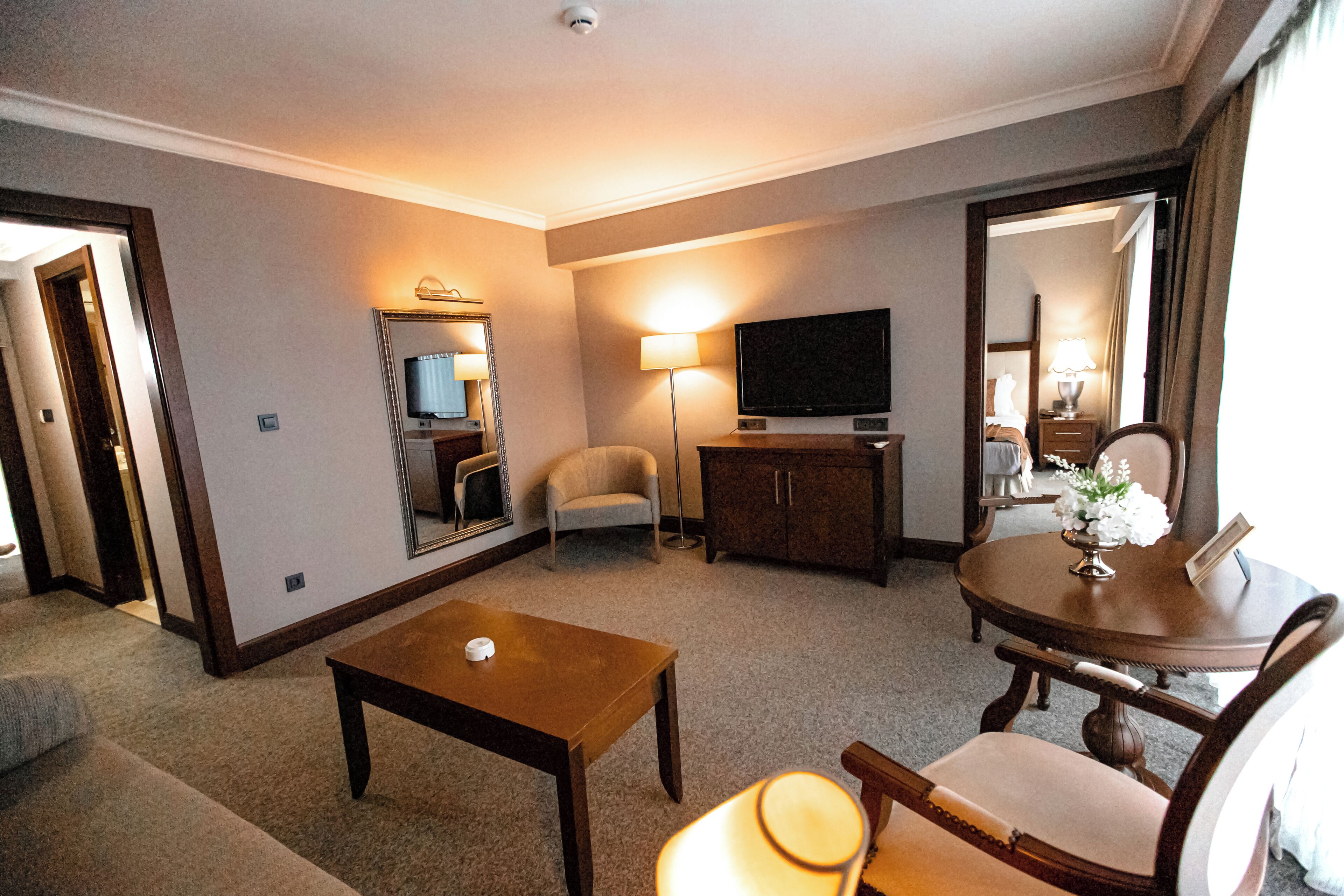 honeymoon suite, 1 double bed, sea view | living room | flat-screen tv