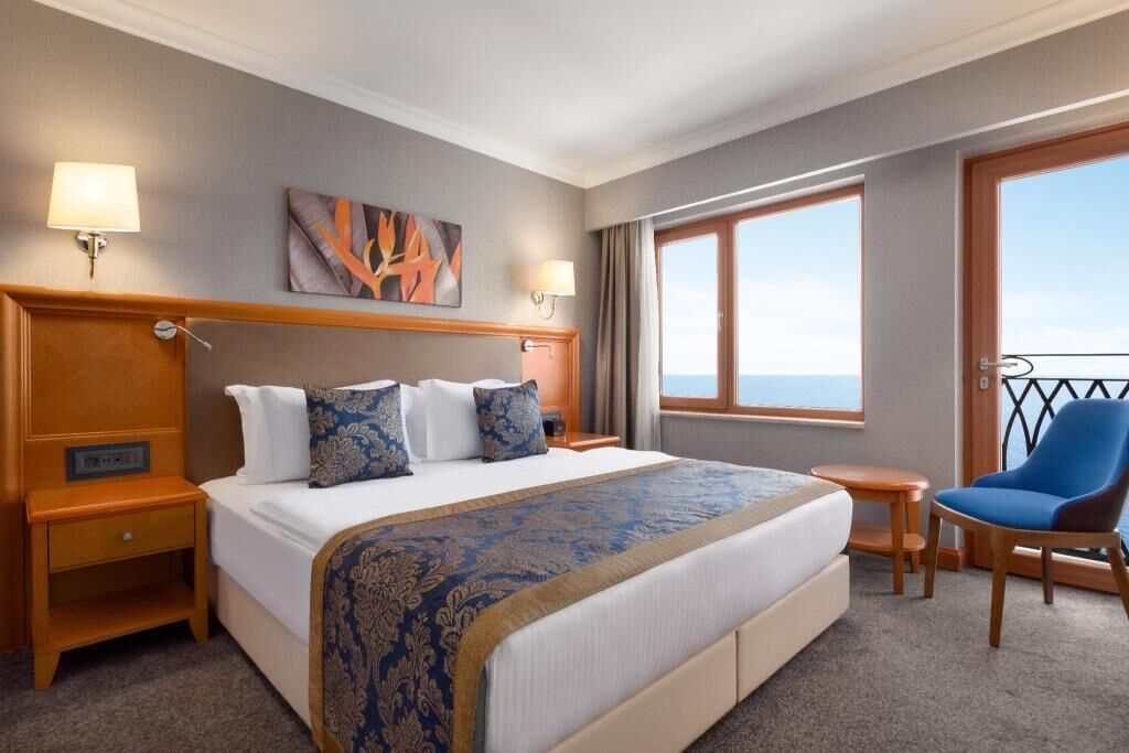 Literie de qualité, minibar, coffre-fort, décor unique