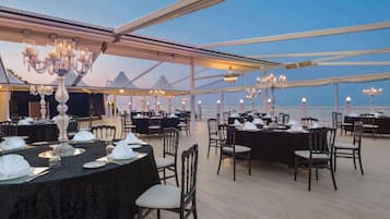 2 restaurants, lunch, dinner served; Turkish cuisine