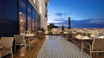 2 restaurants, lunch, dinner served; Turkish cuisine