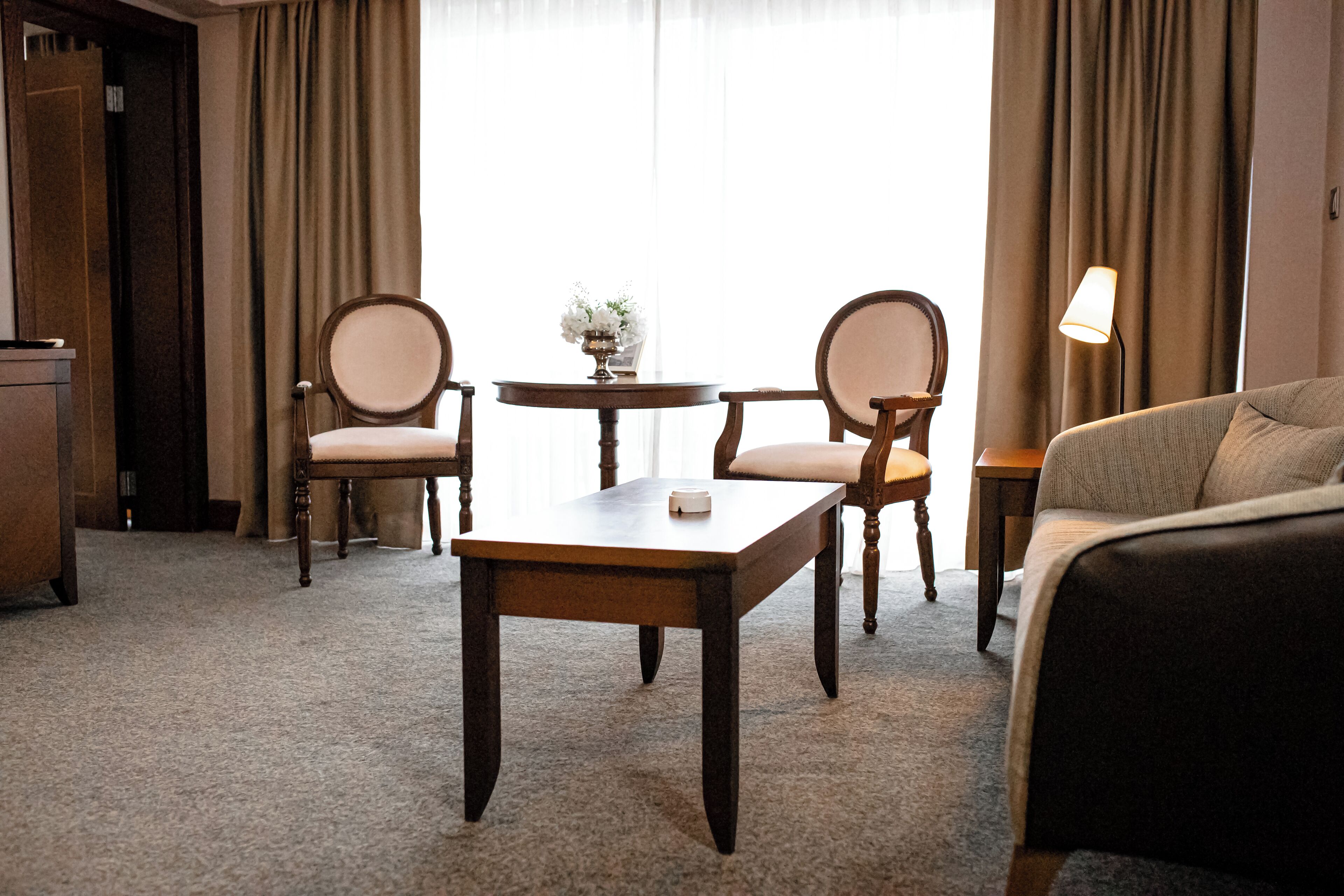 honeymoon suite, 1 double bed, sea view | living room | flat-screen tv