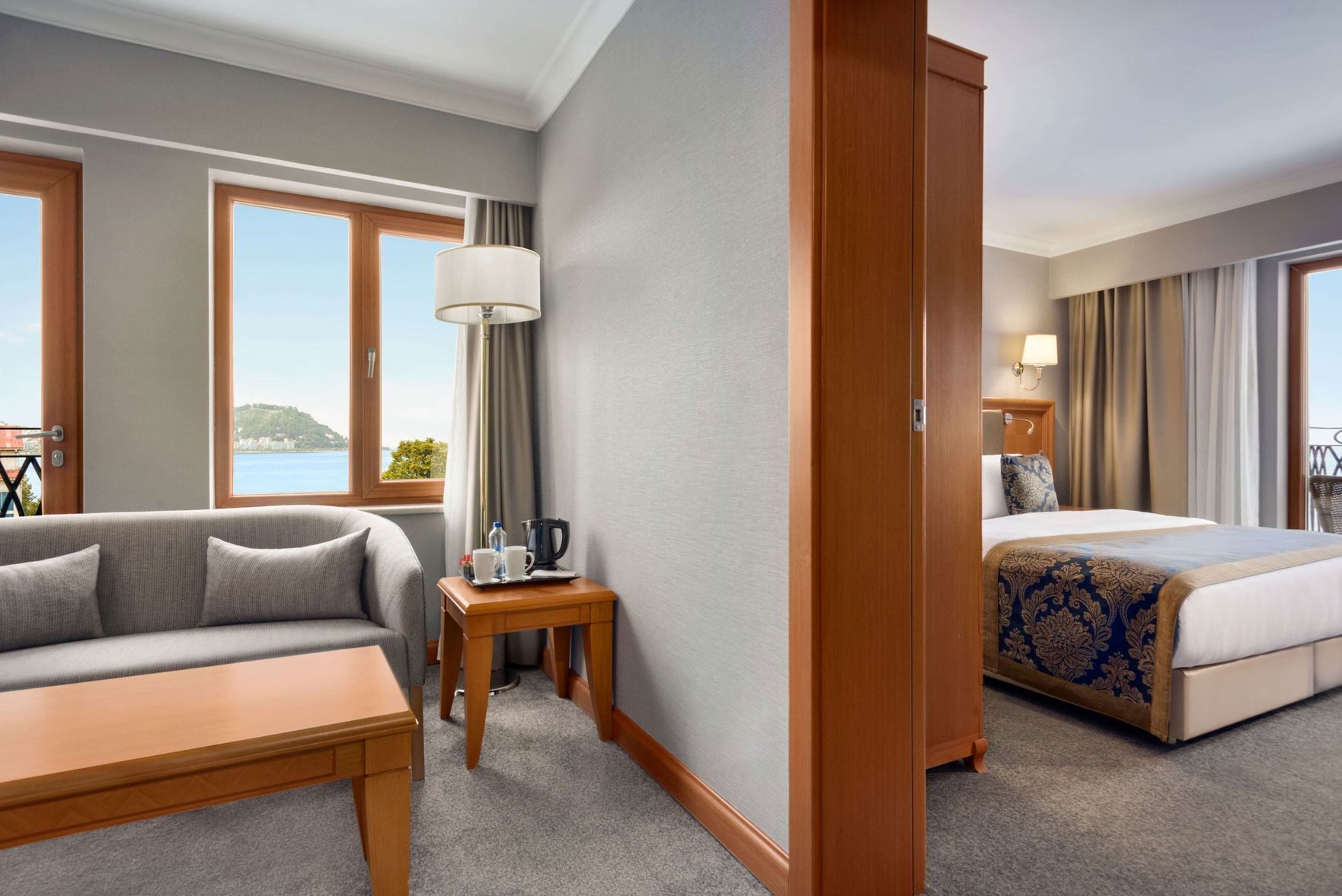 Literie de qualité, minibar, coffre-fort, décor unique