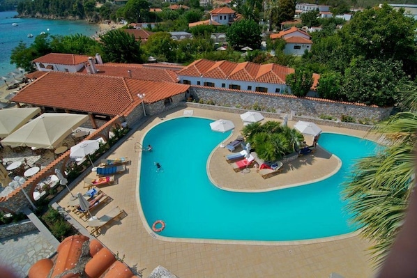 حمّام سباحة خارجي