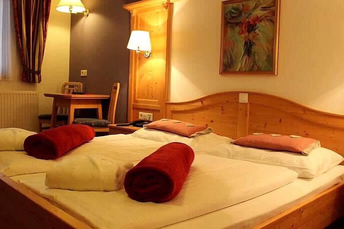 Desk, rollaway beds, free WiFi