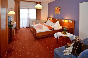 Desk, rollaway beds, free WiFi
