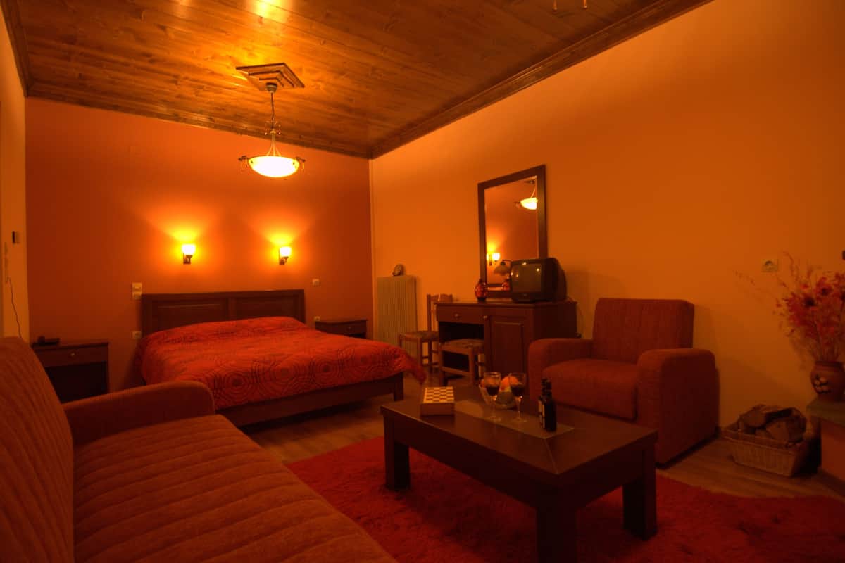 Deluxe Double Room, Fireplace | In-room safe, soundproofing, iron/ironing board, free WiFi