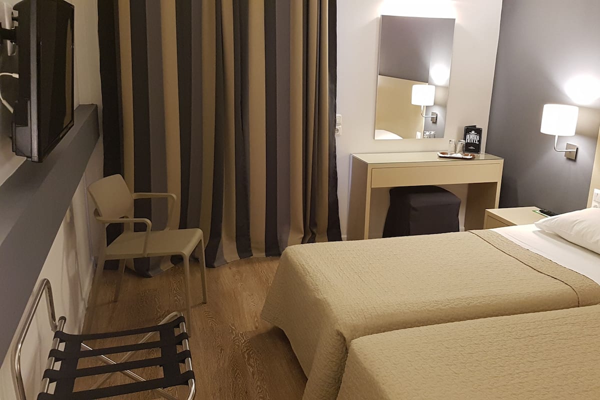 Basic Double or Twin Room | Minibar, in-room safe, desk, soundproofing