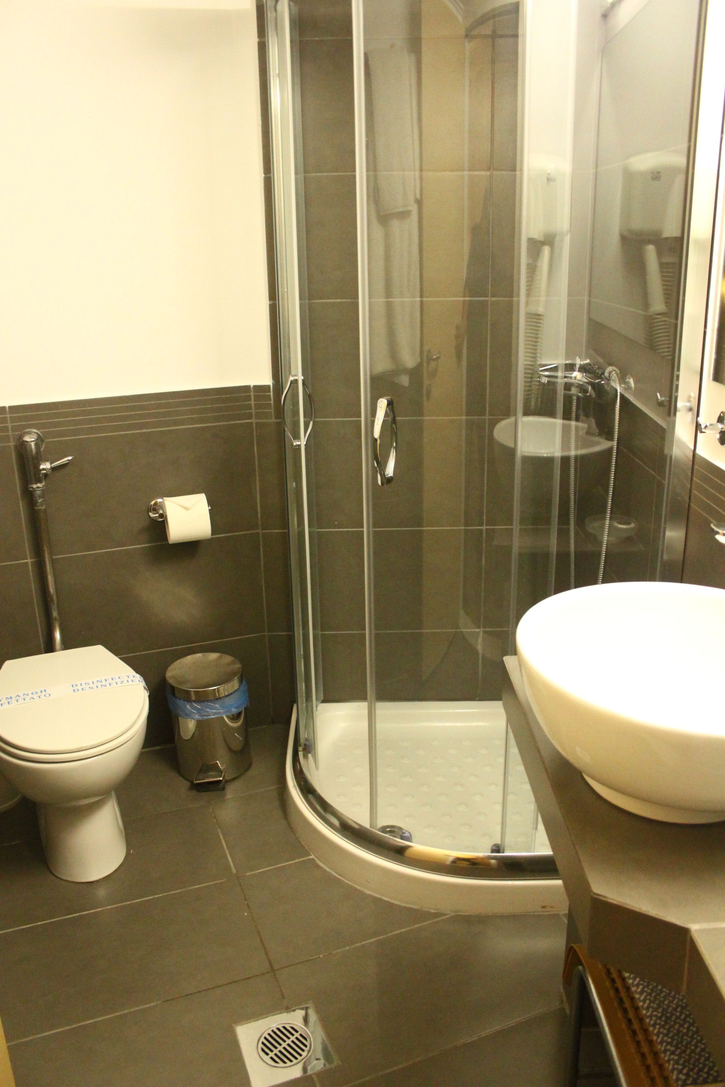 basic double or twin room | bathroom | free toiletries, hair dryer, slippers, towels