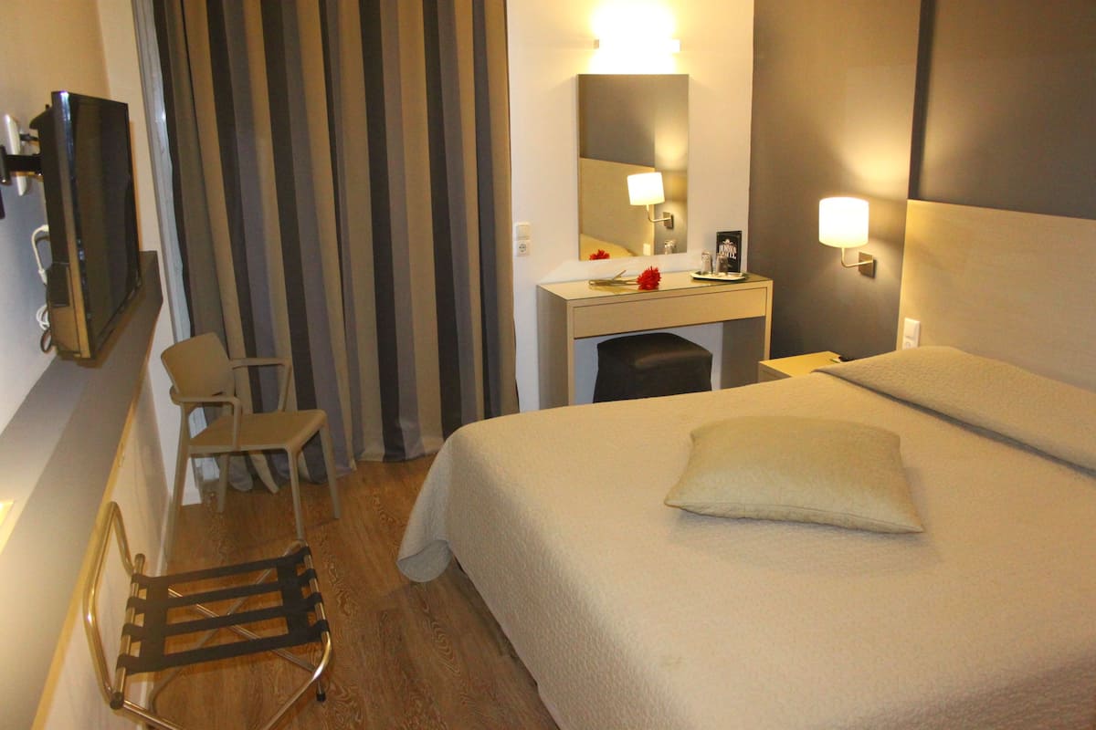 minibar, in-room safe, desk, soundproofing