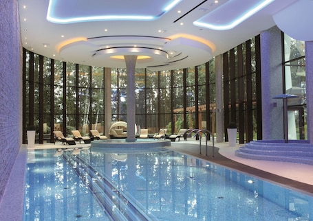 Una piscina techada