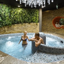 Body treatments, body scrubs, facials, 10 treatment rooms