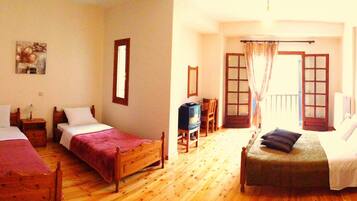 Kolmen hengen superior-huone