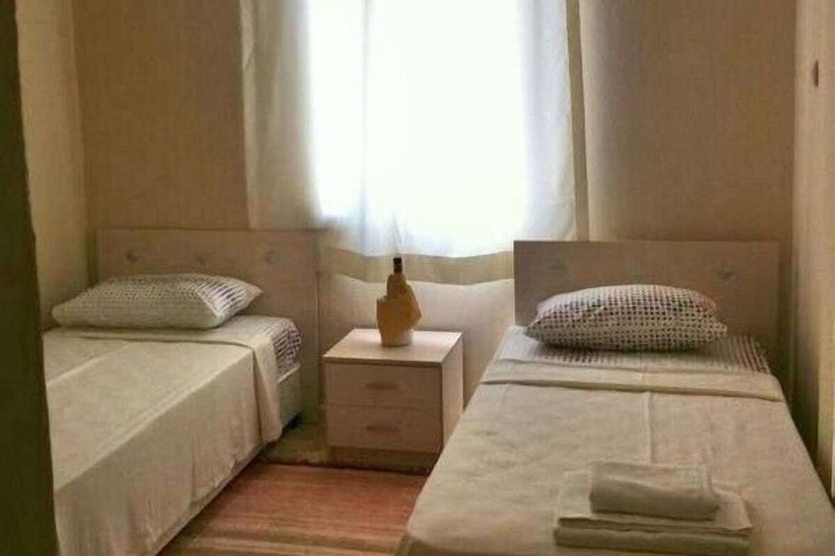 Habitación doble clásica de uso individual | Escritorio, camas extra y wifi gratis