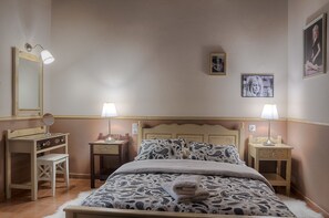 Free cots/infant beds, free WiFi