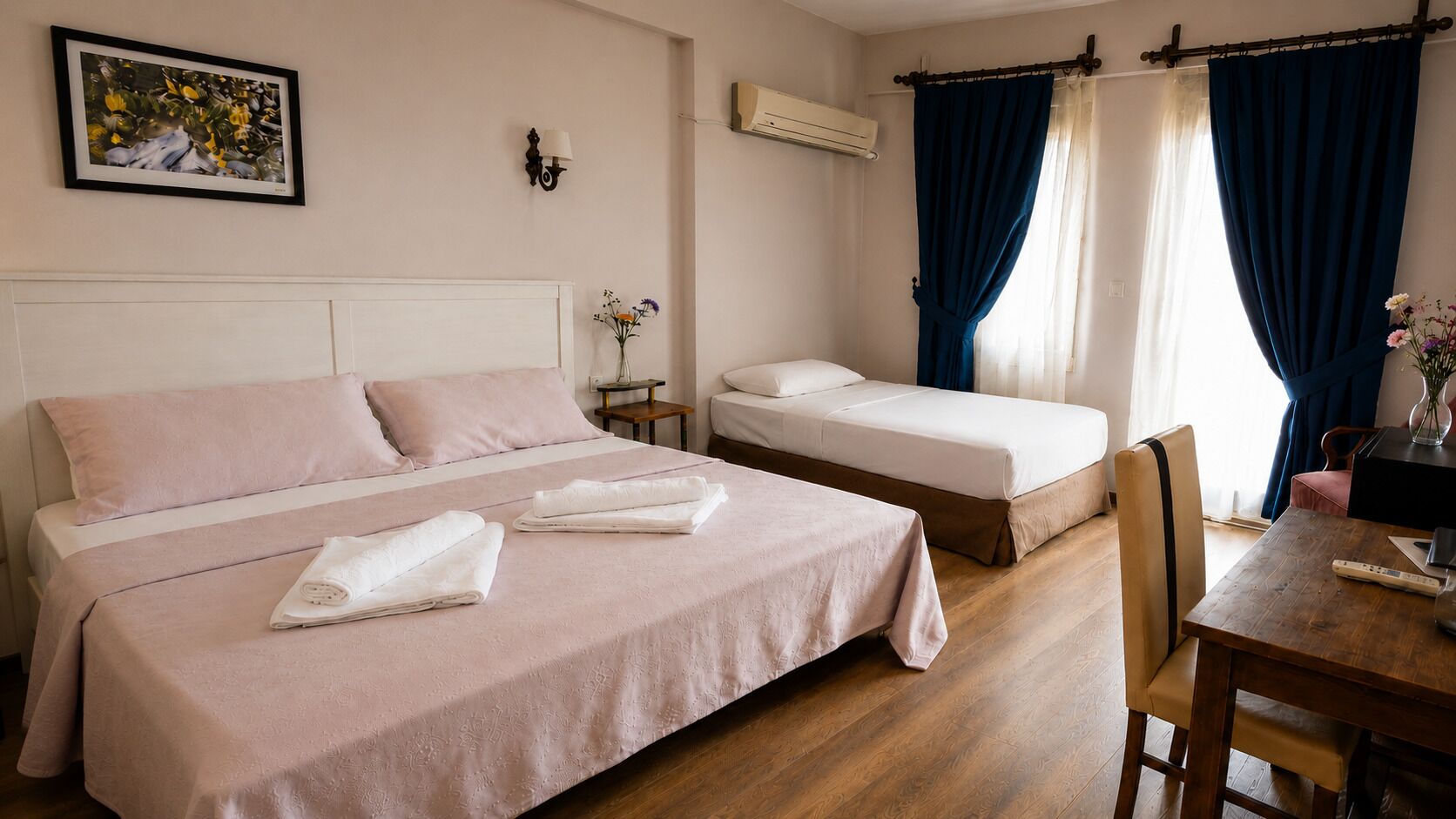 Family Room, Deniz Manzarali | Bureau, rideaux d’obscurcissement, accès au Wi-Fi (inclus)
