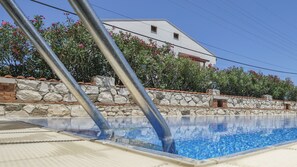 Outdoor pool - Karaburun Konak Hotel (Karaburun)
