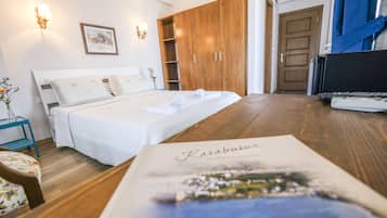 Escritorio, cortinas blackout, wifi gratis y ropa de cama