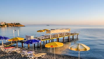 Spiaggia privata, un bar sulla spiaggia