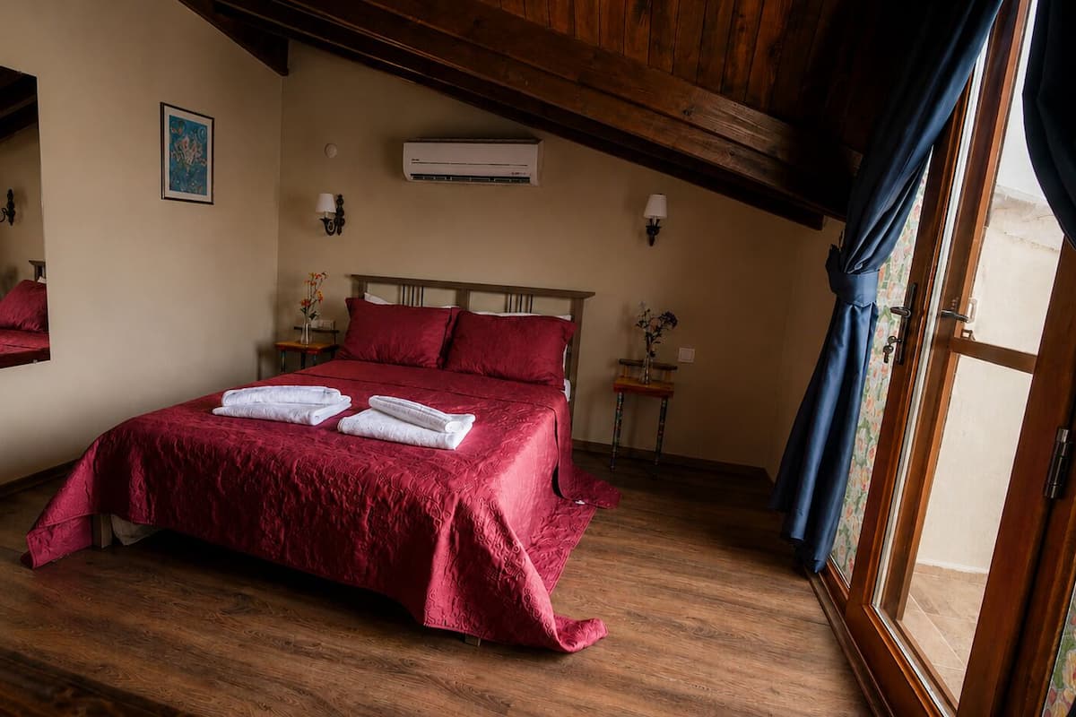 Loft, vue sur la mer | Bureau, rideaux d’obscurcissement, accès au Wi-Fi (inclus)