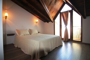 Desk, blackout curtains, free WiFi, bed sheets