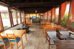 Se sirven desayunos, almuerzos, cenas y cocina mediterránea 