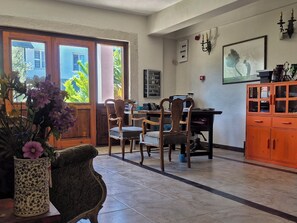 Reception - Karaburun Konak Hotel (Karaburun)