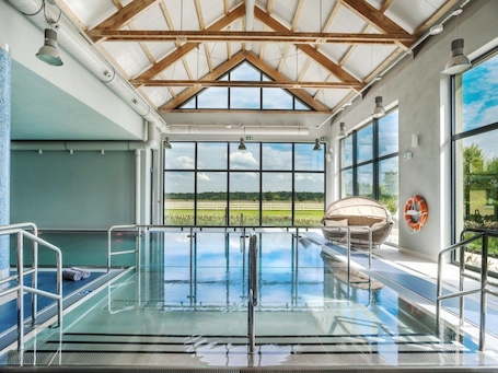 Piscina interna, funciona das 9h às 21h, espreguiçadeiras. Sielanka nad Pilicą